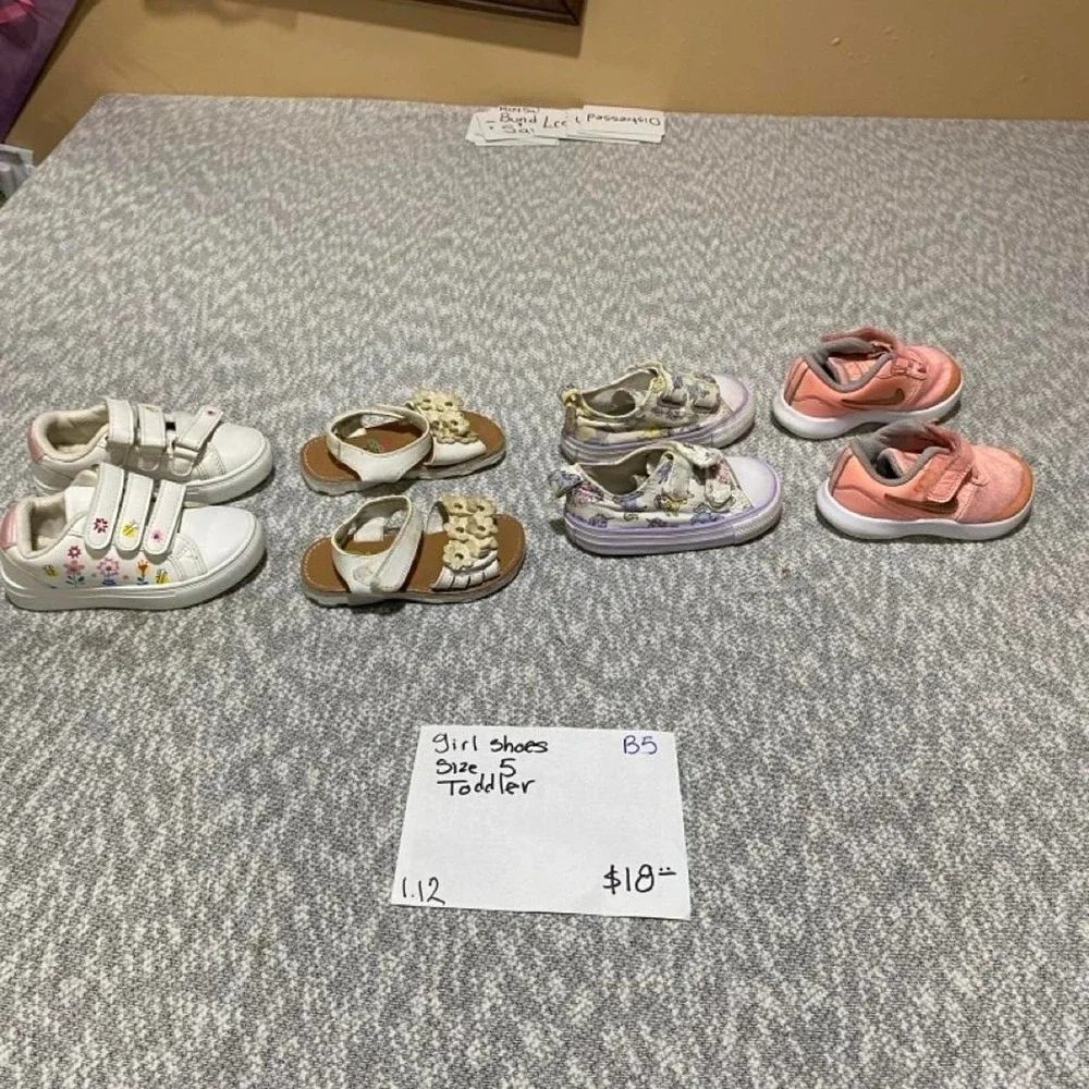 Bundle toddler girl shoes size 5. SKU-B5
